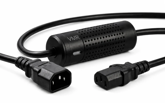 Yeşil durum ve UID LED'i görünen Smart Kablo kontrol modülü yakın planı